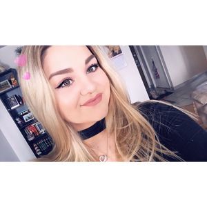 Meet your Posher, Adelina